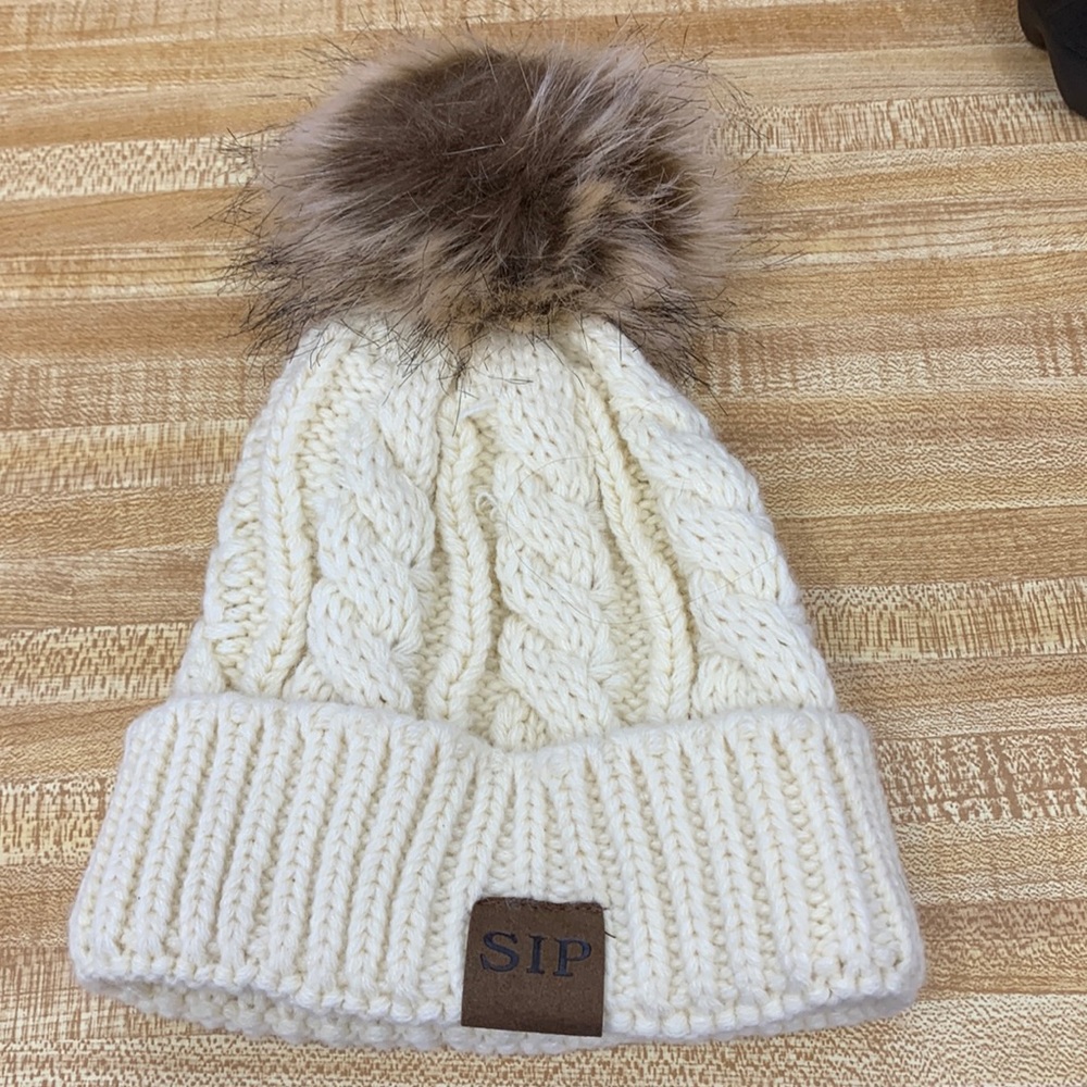 Little girls beanie, new never worn!!